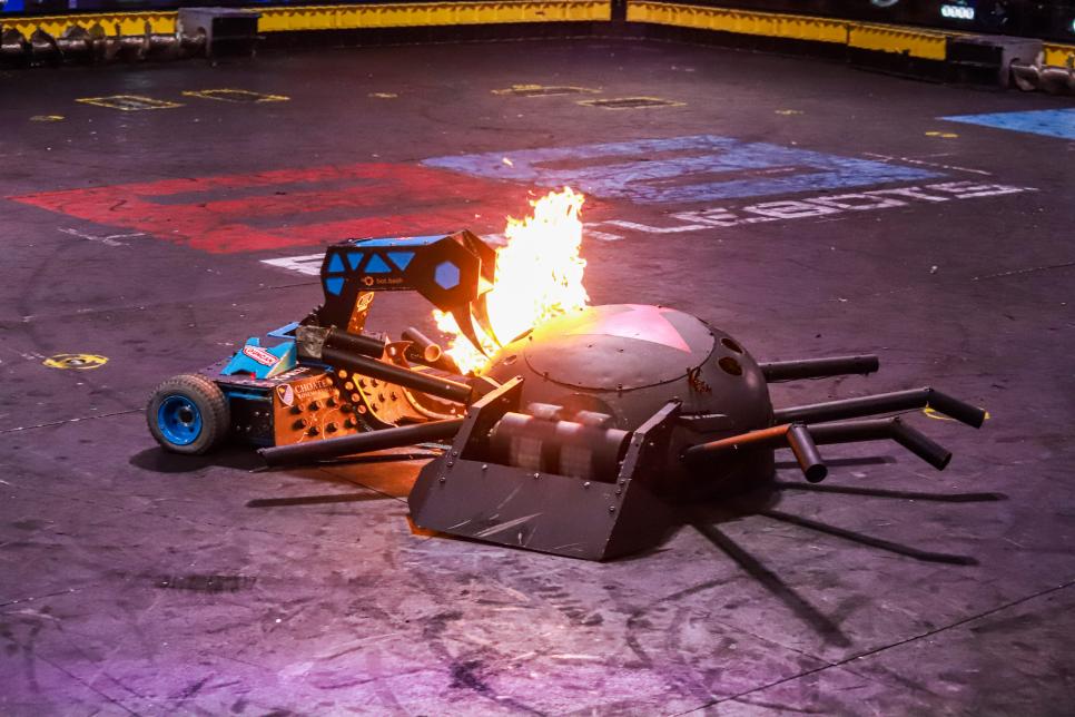 BattleBots: Bounty Hunters Fight Gallery | BattleBots | Discovery